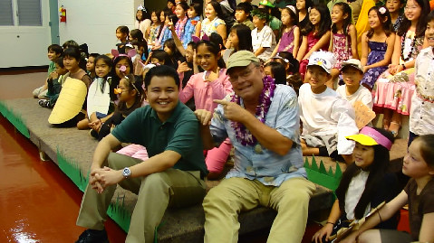 Koji with Bill Ogilvie, the director who brought The Legend of the Laughing Gecko to life at Momilani Elementary School (January 21, 2010)